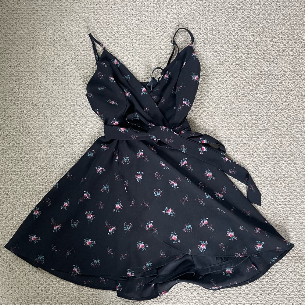 Windsor Faux Wrap Black Floral Dress sooo flattering!!